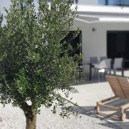 Casa Mikali *
